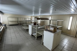 Помещение 896 м² на 16 сотках