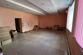 Помещение 896 м² на 16 сотках