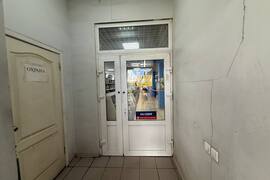 Помещение 606 м² под магазин, склад, ...