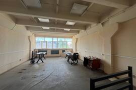 Помещение 5200 м² с краном 30 т