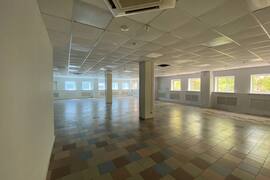 Помещение от 220 до 439 м²  офис