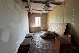 База 2000 м² на ЗУ 42 сотки