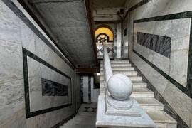 База 2000 м² на ЗУ 42 сотки