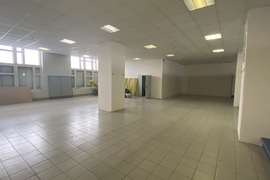 Помещение 500 м² на первой линии