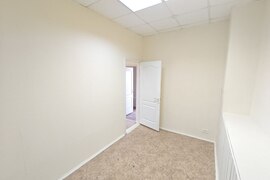 Офисы и кабинеты 16-400 м²