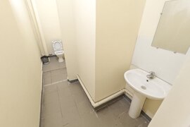 Офисы и кабинеты 16-400 м²