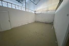 Производство-склад 820 м² с дебаркаде...