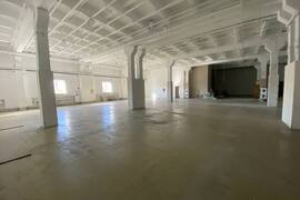 Производство-склад 820 м² с дебаркаде...