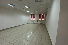 Помещение 7756 м² с арендаторами