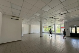 Помещение 136 м² на 1 линии под магаз...