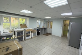 Помещение 153 м² под магазин, парковка