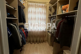 Дом 445 м² с бассейном