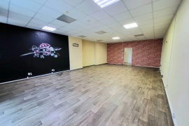 Офис 55,7 м² с балконом в БЦ «Кристал...
