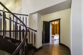 Коттедж 740 м²  участке 8 соток