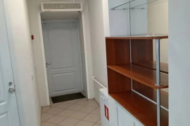 Офис75 м² на 1-й линии с отдельным вх...
