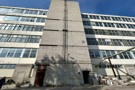 Здание 13599 м²  80 сот