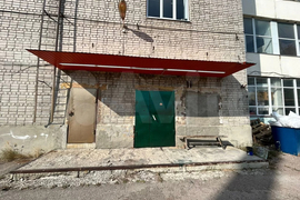 Здание 13599 м²  80 сот
