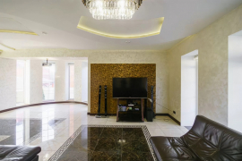 Коттедж 740 м²  участке 8 соток