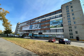 Здание 13599 м²  80 сот