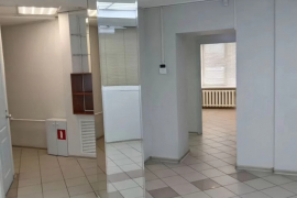 Офис75 м² на 1-й линии с отдельным вх...