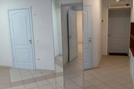 Офис75 м² на 1-й линии с отдельным вх...