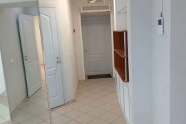 Офис75 м² на 1-й линии с отдельным вх...