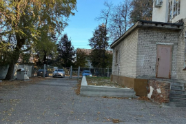 Помещение 859 м² со своим двором