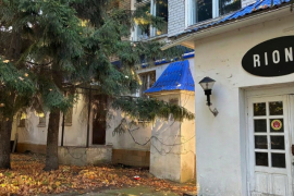 Помещение 859 м² со своим двором